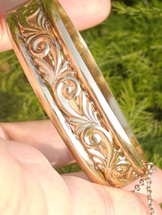 9ct Gold Metal Core Pattern Cutwork Bangle