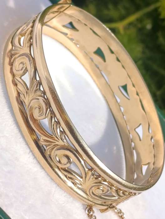 9ct Gold Metal Core Pattern Cutwork Bangle