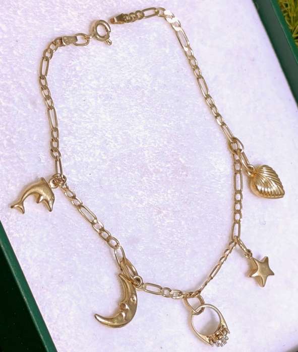 9ct Gold Vintage Charm Bracelet