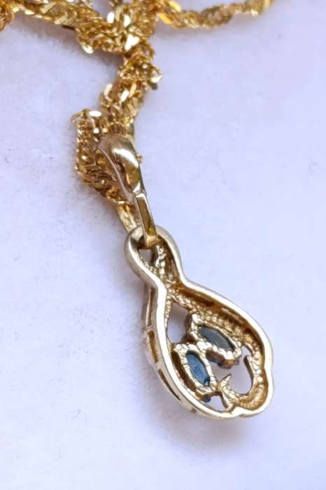 9ct Gold Blue Topaz Chain & Pendant Set