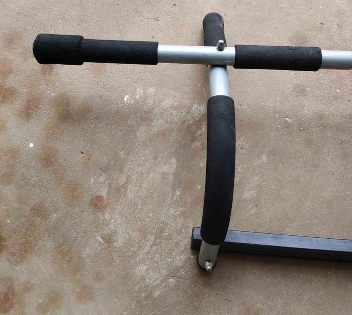 Pull Up Bar