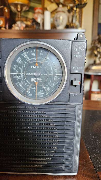 Sanyo Mirage RP-7300 Portable Radio
