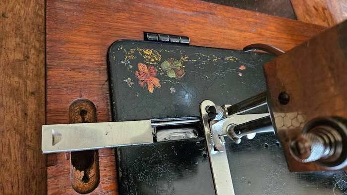 1920s L.O Dietrich Vesta Hand Crank Hand Painted Sewing Machine