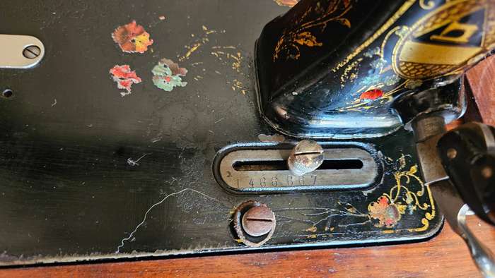 1920s L.O Dietrich Vesta Hand Crank Hand Painted Sewing Machine
