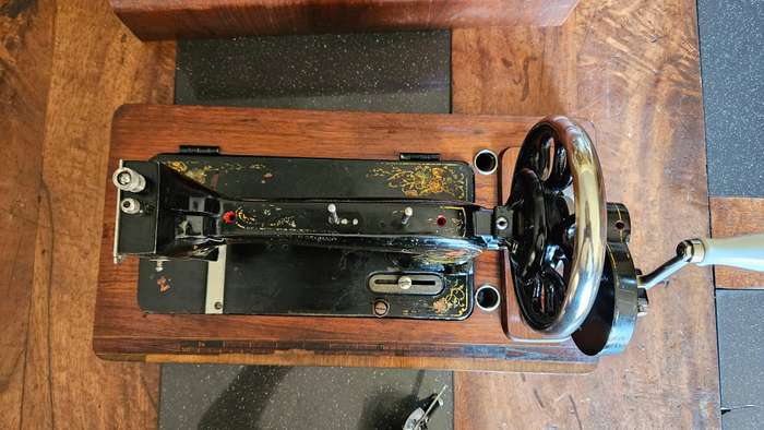 1920s L.O Dietrich Vesta Hand Crank Hand Painted Sewing Machine