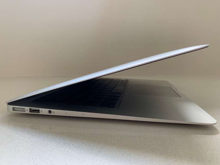 Amazing Offer MacBook Air (13-inch, 2015) PRISTINE CONDITION