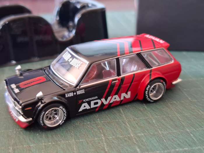 Mini GT Kaido House Datsun 510 Wagon "Advan"