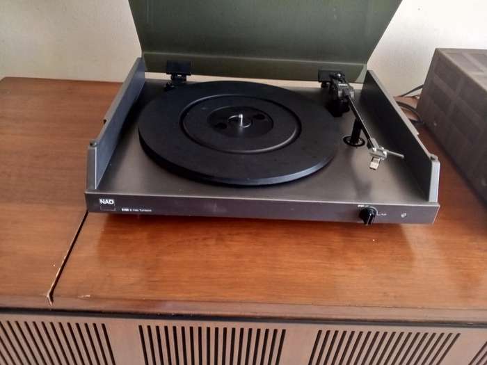 NAD 5120 Belt Drive Turntable