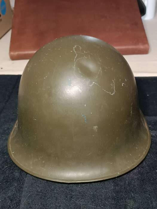 60s army helmet, with chin strap and inners 'staal dak'
