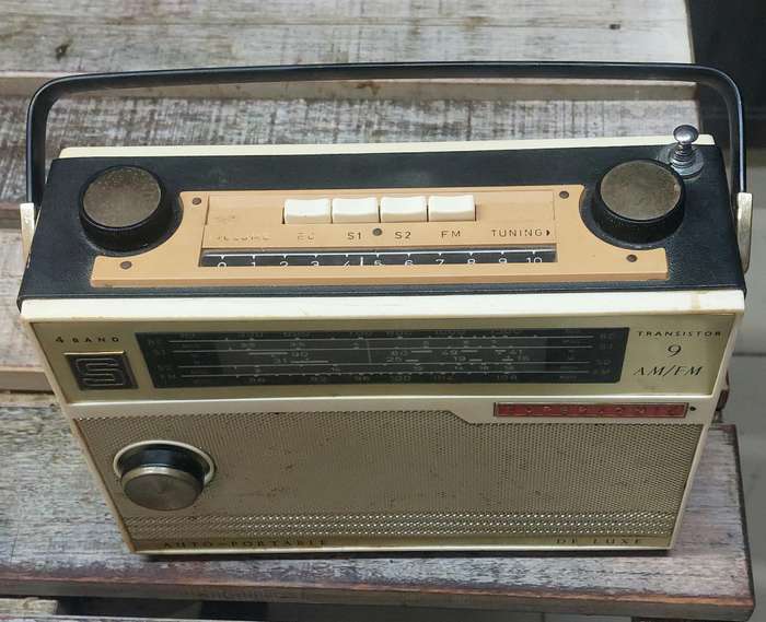 for the collector vintage made in England  FM radio read description
