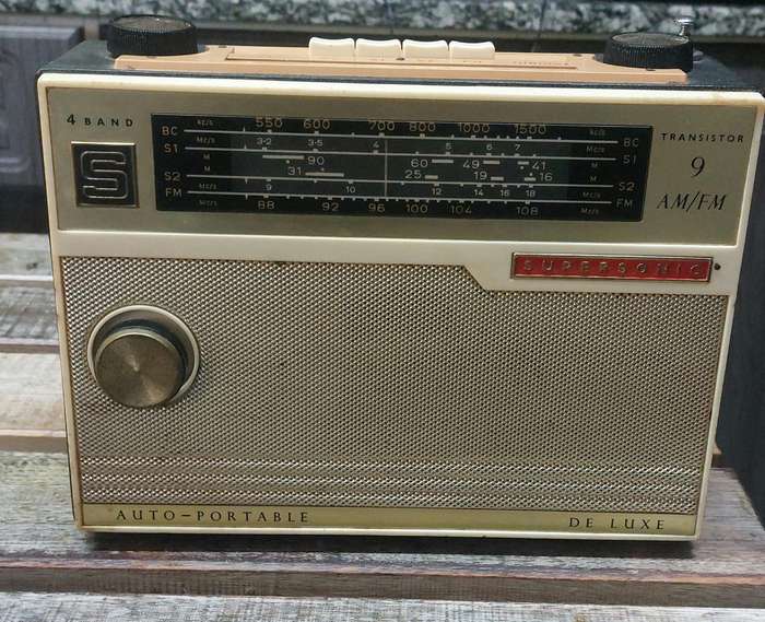 for the collector vintage made in England  FM radio read description