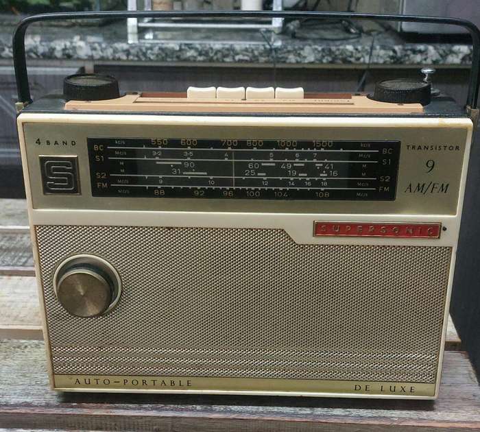 for the collector vintage made in England  FM radio read description