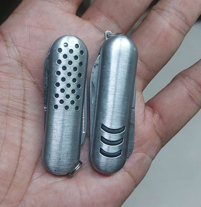 2 x small pen knives bid for all