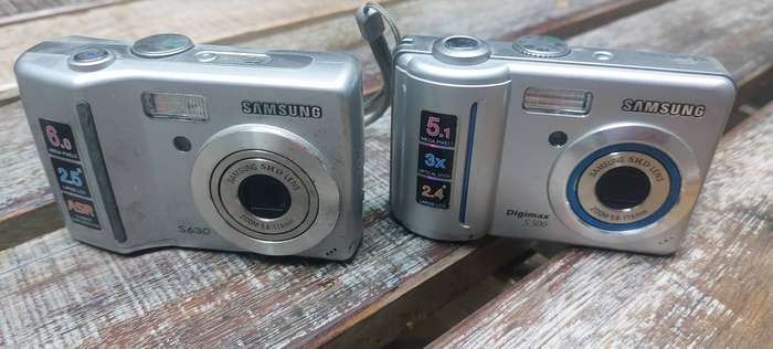 2 x samsung cameras sold as not working