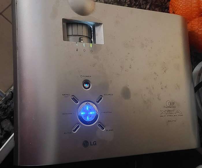 LG projector