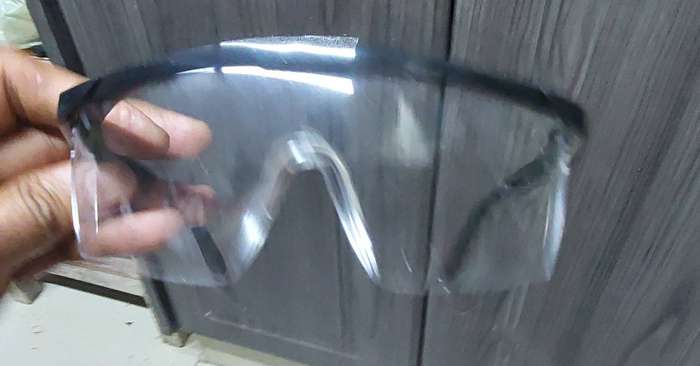 Safety glasses adjustable