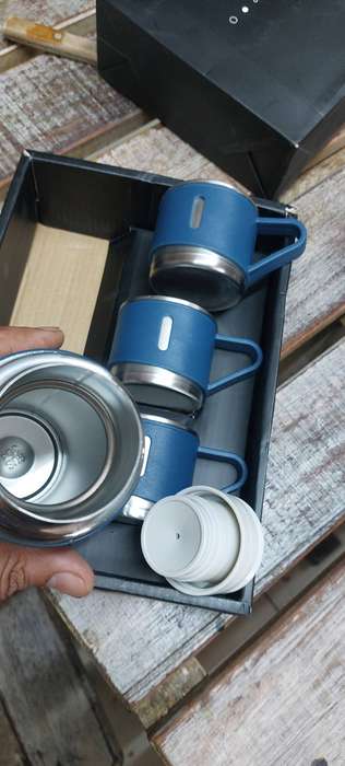 Stainless steel double wall flask keeps hot or cold 12 hours