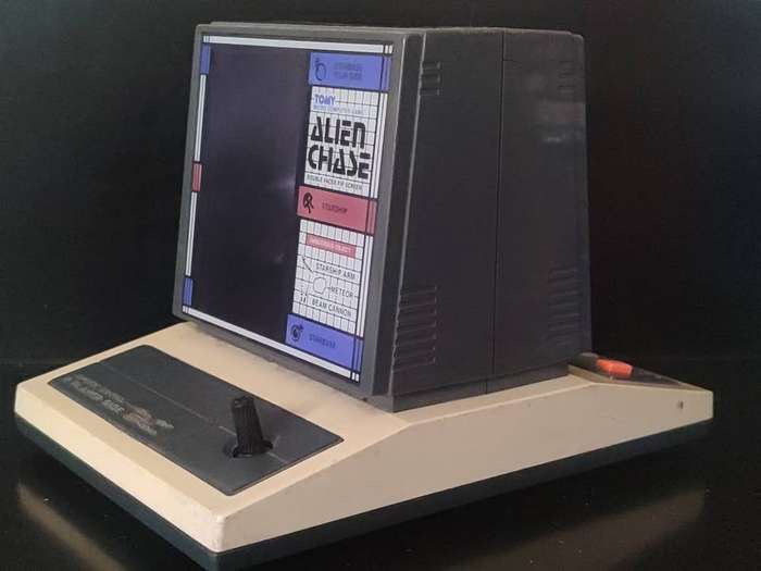 Tomy Alien Chase 1982 desktop game