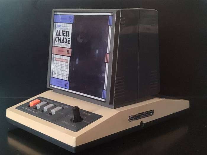 Tomy Alien Chase 1982 desktop game