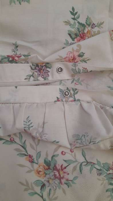 2x Twin duvet covers with pillows and 2 matching lined curtains