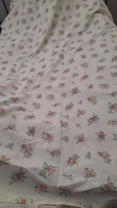 2x Twin duvet covers with pillows and 2 matching lined curtains