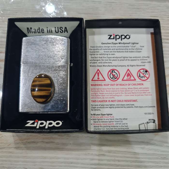 VINTAGE COLLECTORS ZIPPO LIGHTER WITH TIGERS EYE STONE