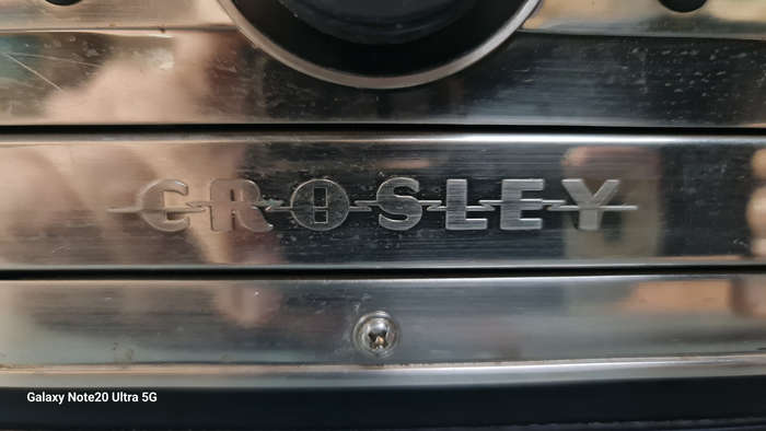 Crosley CR7002 Turntable / Radio