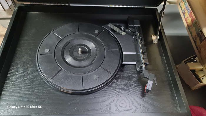 Crosley CR7002 Turntable / Radio