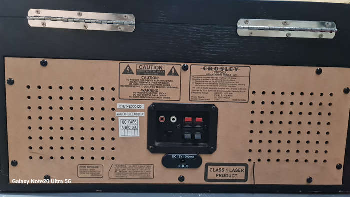 Crosley CR7002 Turntable / Radio