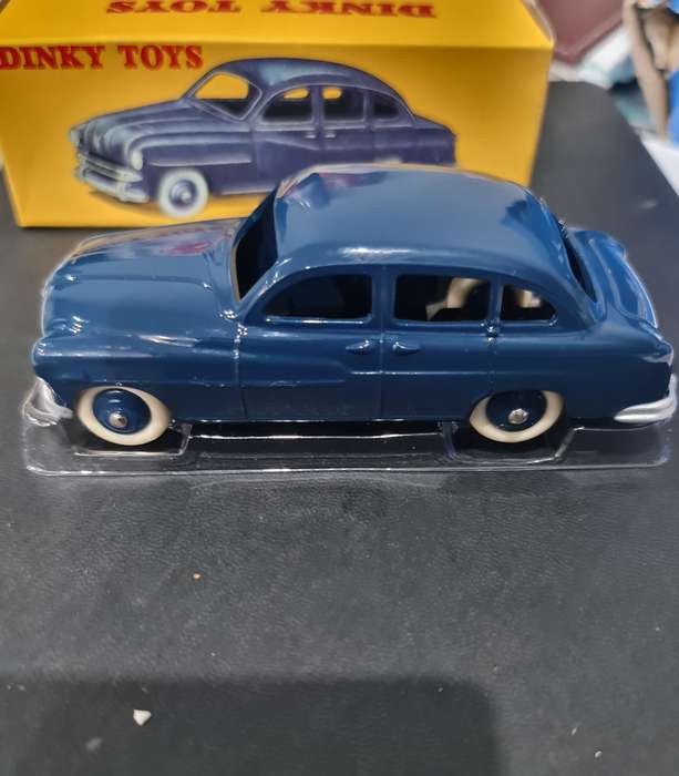 DINKY TOYS #24 FORD VEDETTE 54 DIE CAST MODEL CAR