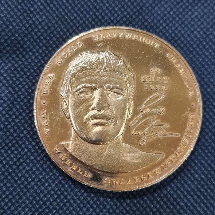 World Heavyweight Championship Gerrie Coetzee Madellion