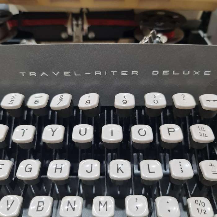 VINTAGE RIMINGTON TYPEWRITER