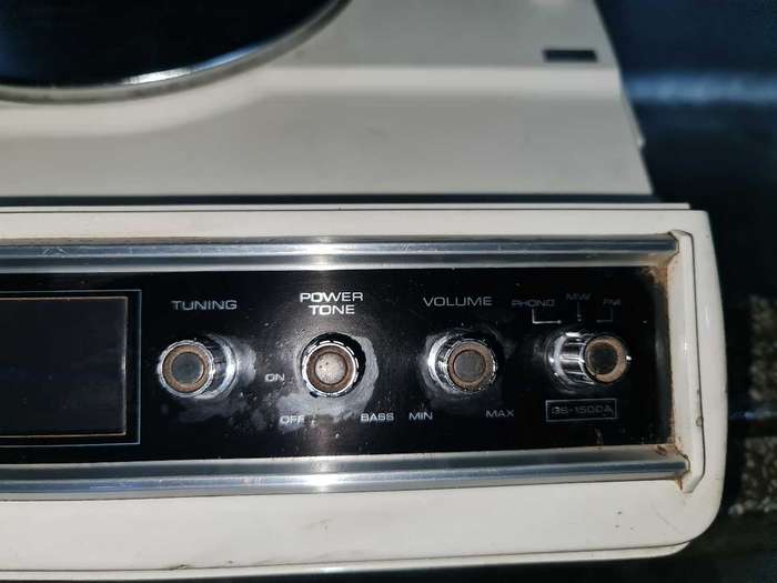 VINTAGE SHARP TURNTABLE