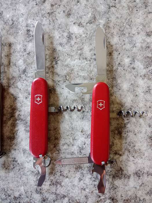 Victorinox pocket knifes X4