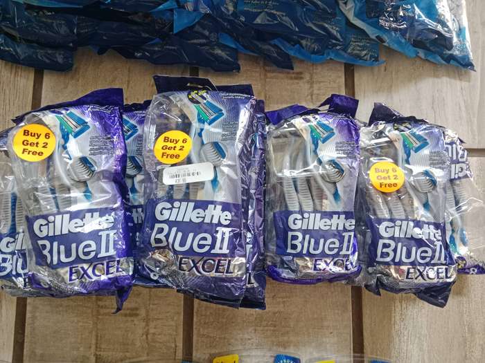 Gillette  Shaving packs X 52