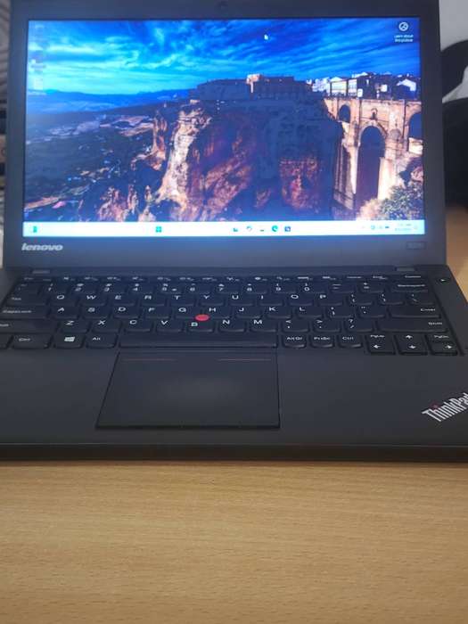 LENOVO THINKPAD X240 CORE I5 4TH GEN 500GIG HDD 8GIG RAM MICROSOFT WINDOWS 11 24H2