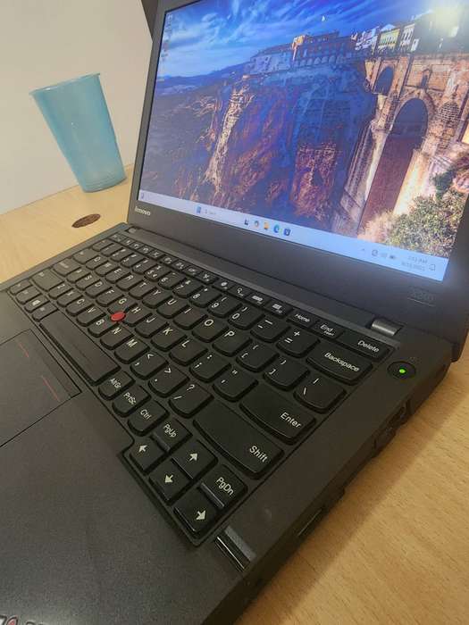 LENOVO THINKPAD X240 CORE I5 4TH GEN 500GIG HDD 8GIG RAM MICROSOFT WINDOWS 11 24H2