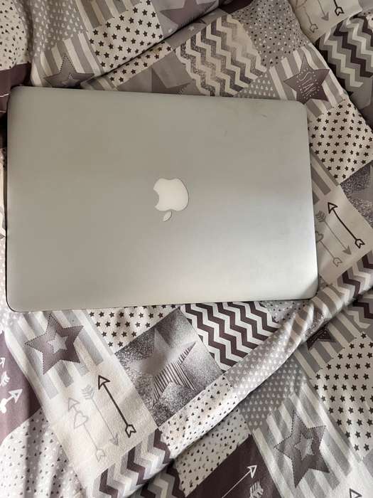 2017 Apple Macbook Air 13' | Intel Core i5, 8GB RAM, 128GB SSD, Mac OS Catalina | Bargain Buy