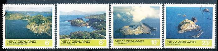 NEW ZEALAND   - 1974    Offshore Islands    SET  -    FINE USED