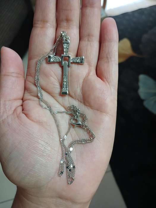 Silver Plated Metal Cross Pendant Necklace