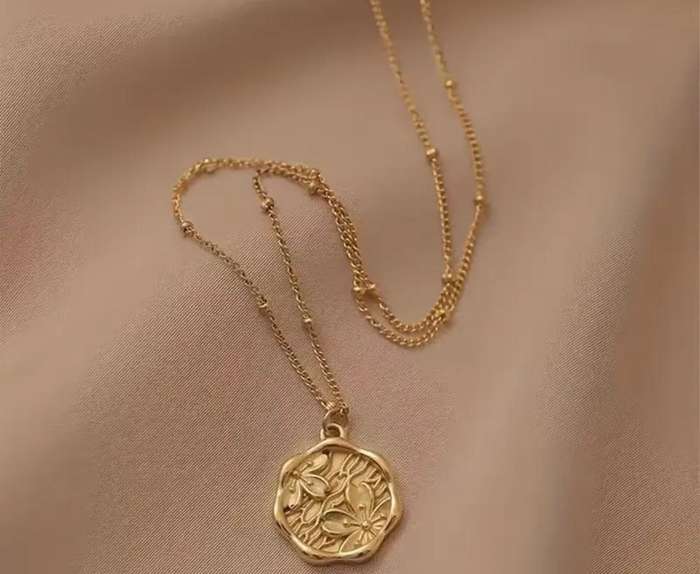 Gold Plated Stainless Steel Elegant Gold Plated Flower Round Vintage Pendant Necklace