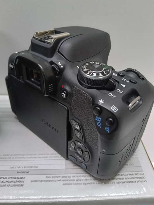 Canon EOS 750D Dslr Camera, 24.2Mpx, 18-135mm STM lens