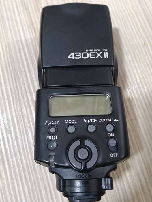 Canon 430ex ii speedlite, flashlight