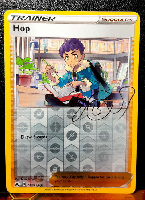 Pokemon Card - Hop 133/159 - Signature Trainer - Reverse Holofoil Rare - Crown Zenith NM