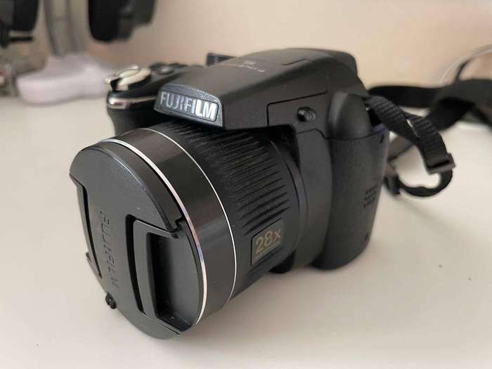 FUJIFILM FinePix S3400 Black 14 MP 3.0" LCD 28X Optical Zoom 24mm Wide Angle Digital Camera