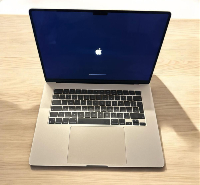 Apple MacBook Air 15 M3 8 Core CPU 10 Core GPU 256GB SSD