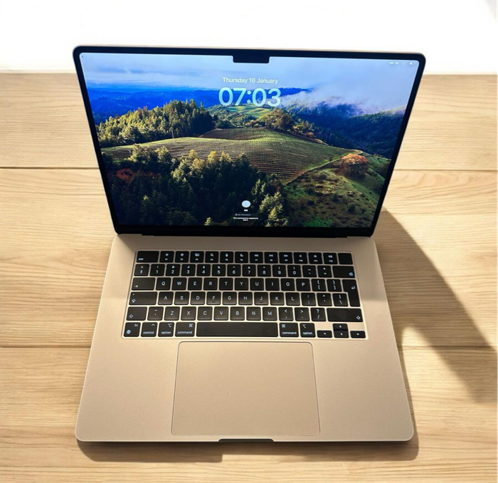 Apple MacBook Air 15 M3 8 Core CPU 10 Core GPU 256GB SSD