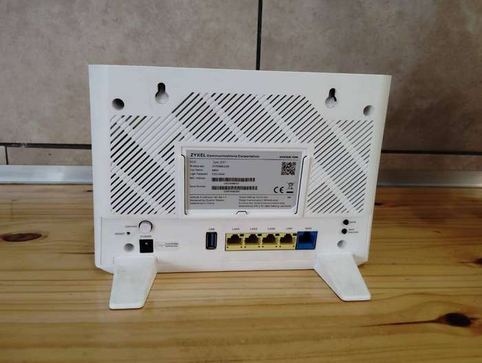 ZyXEL EMG3525-T50B Ethernet Gateway