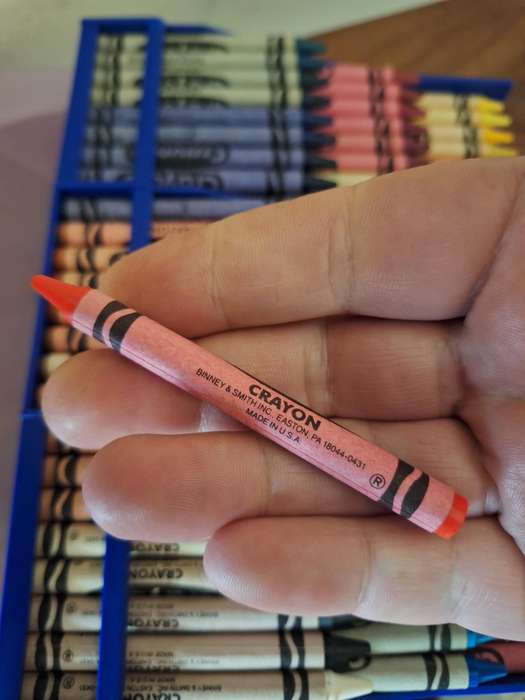 RARE 72 Piece Vintage BINNEY & SMITH Crayola Crayons set in case