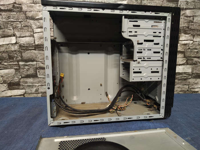 Gigabyte computer Case**M-ATX and ITX boards